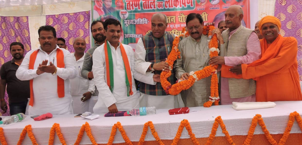 ‘प्राइवेट प्रैक्टिस करने वाले डॉक्टरों का रोकें वेतन’