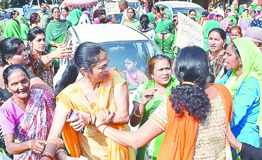 aaganbaari karyakarta pradarshan