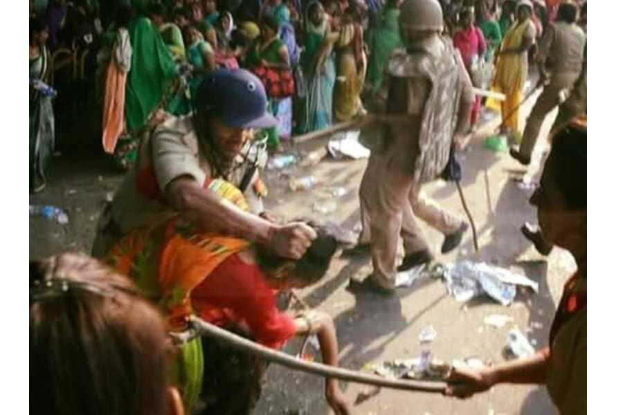 police give argument on brutality against anganbadi acticsts.