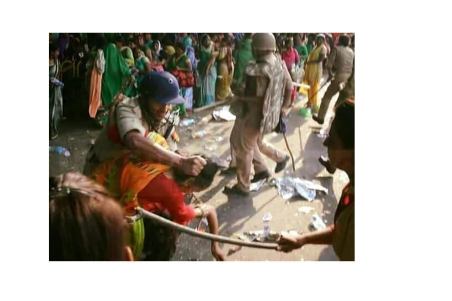 police give argument on brutality against anganbadi acticsts.