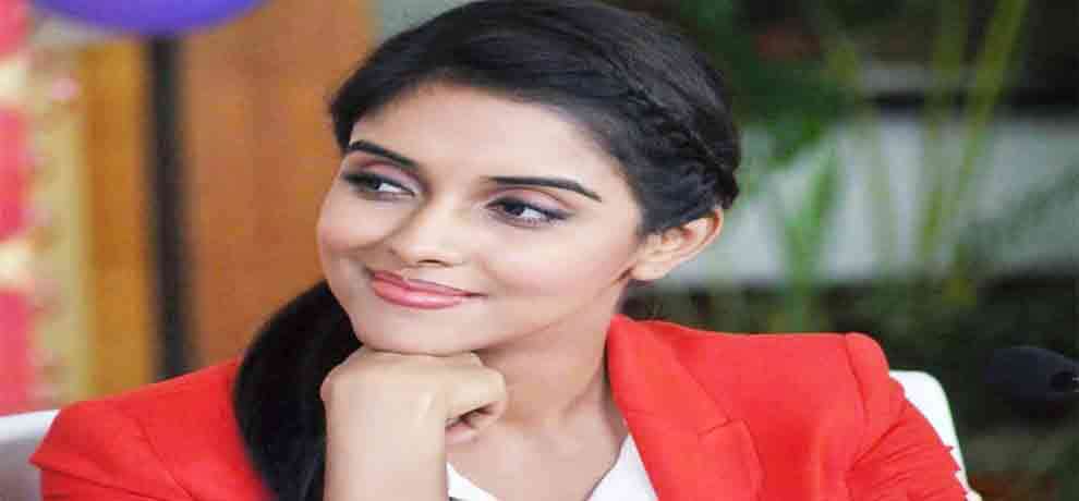 bollywood actress asin becomes mother of a baby girl