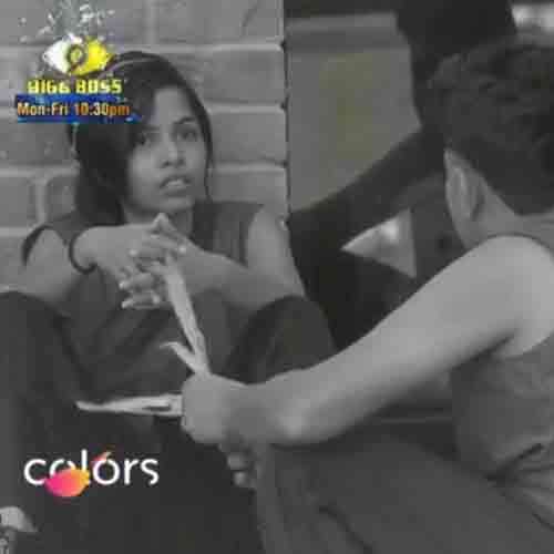 bigg boss 11 dhinchak pooja crying on camera these are the reasons