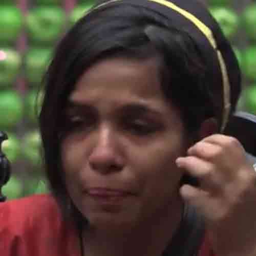 bigg boss 11 dhinchak pooja crying on camera these are the reasons