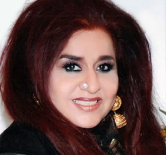 Is Aishwarya Rai Bachchan replaces Priyanka Chopra in Shahnaz Husain biopic