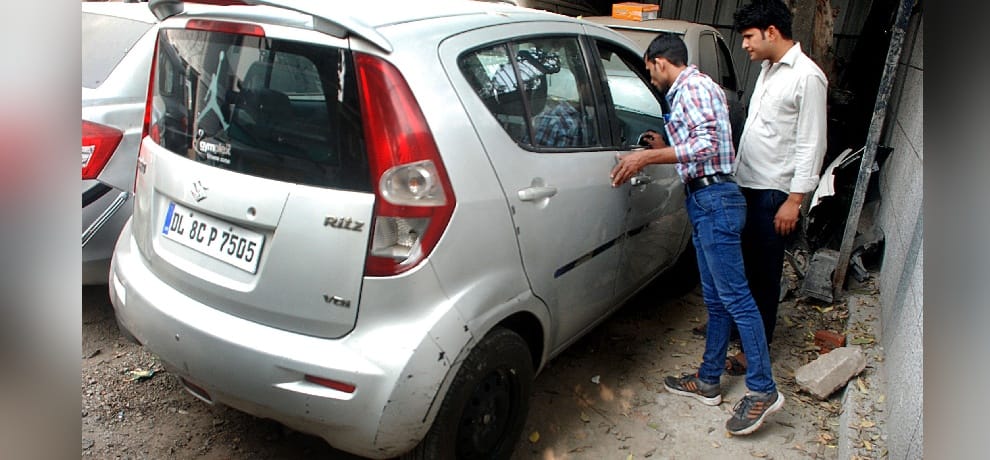 lady shot dead in car at shalimar bagh