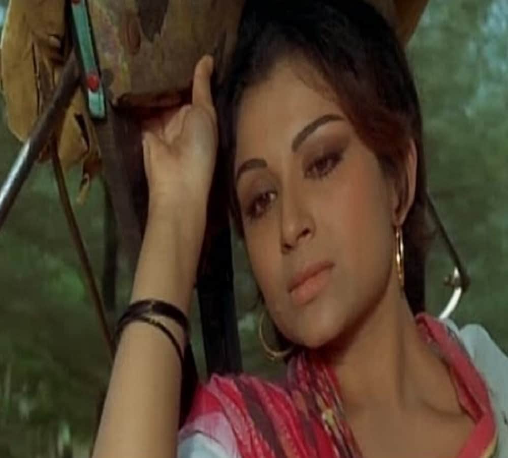 actrress sharmila tagore said helen had more role than me while receiving award