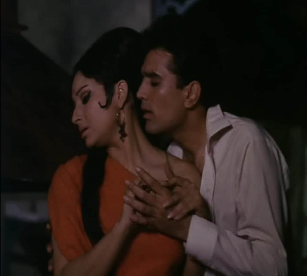 actrress sharmila tagore said helen had more role than me while receiving award