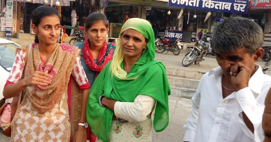 mobile snatching with girl at haryana