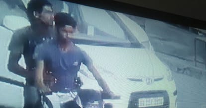 mobile snatching with girl at haryana