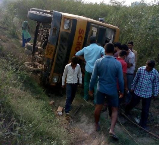 Uncontrollable school bus swirls, injures 40 children