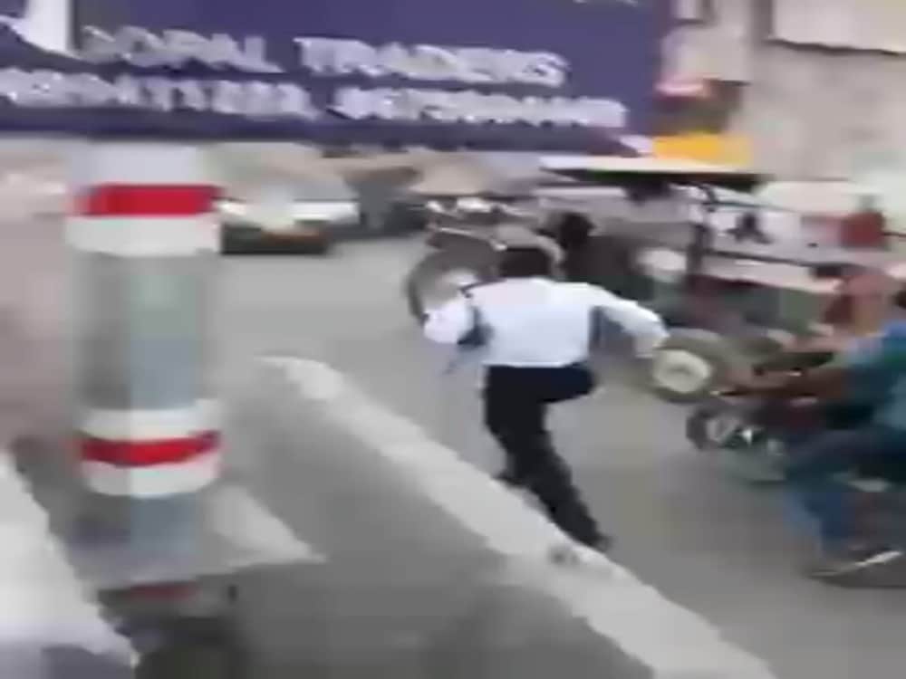traffic police constable video viral after taking bribe in rudrapur