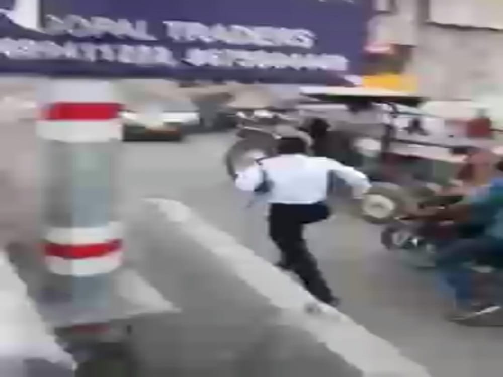 traffic police constable video viral after taking bribe in rudrapur