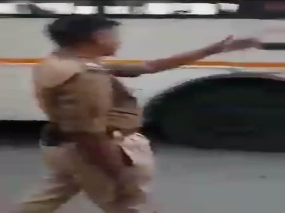 traffic police constable video viral after taking bribe in rudrapur