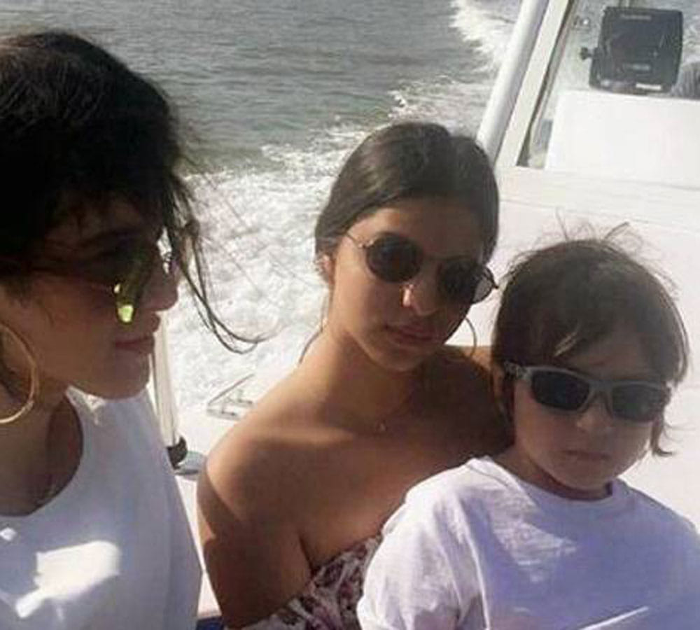 shahrukh khan daughter suhana khan photo viral on social media