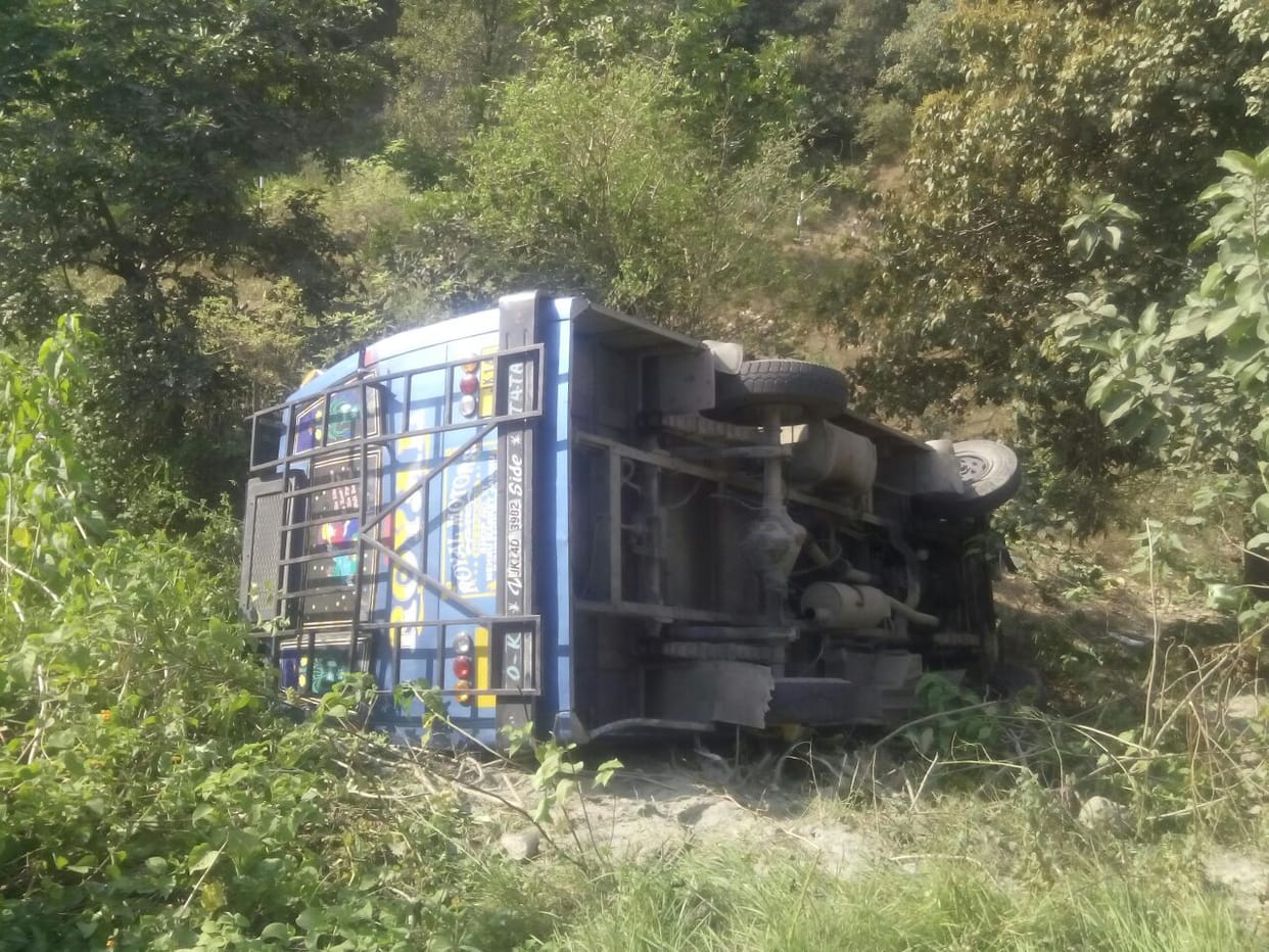 A mini bus filled with devotees turned on the way to Shivkhi 13 INJURED