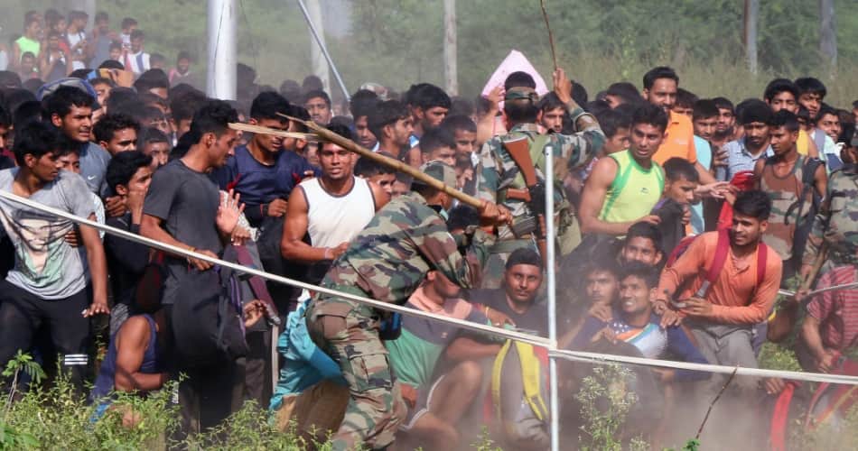 lathicharge in indian army recruitment rally at chandigarh