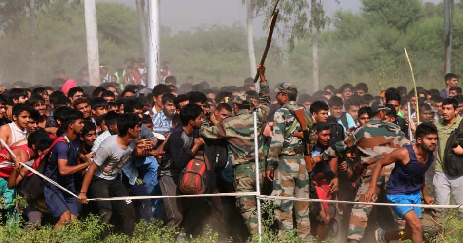 lathicharge in indian army recruitment rally at chandigarh