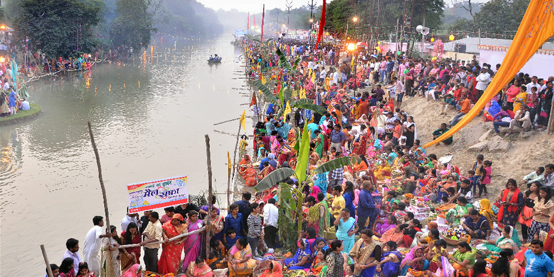 Chhath puja 2017 - worship of sun by giving Arghya