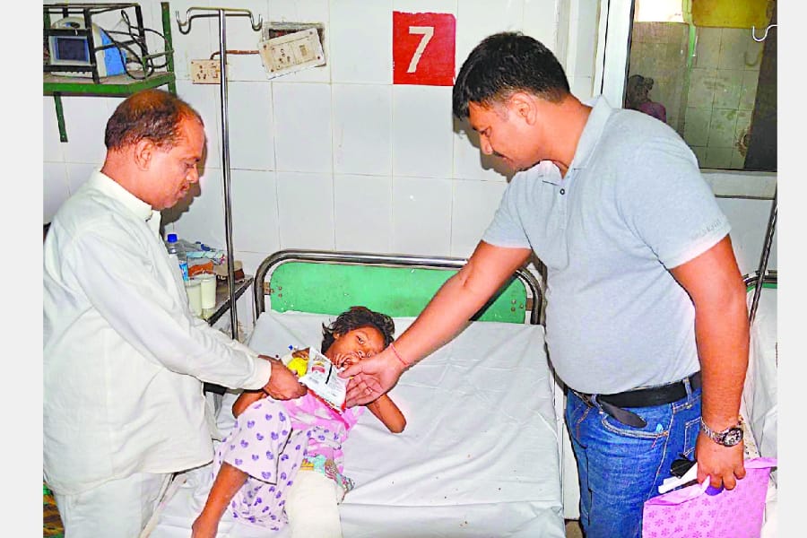 police investigation on girl children thrown out of the train in sitapur.