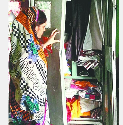 choro ne dindhaare band ghar khangaala