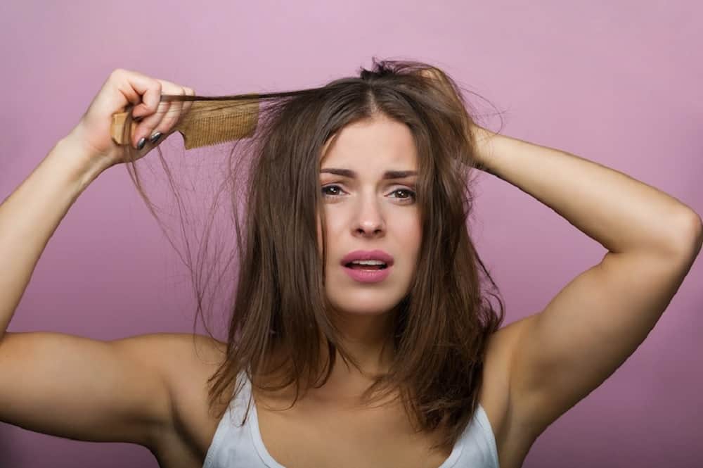 Know these amazing unknown benefits of using wooden comb in hair