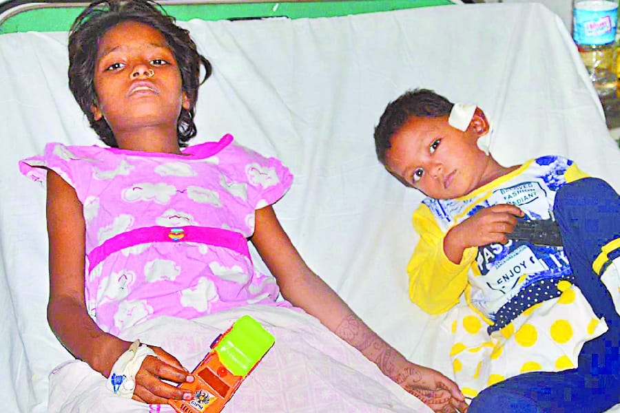 new turn in women and children threw out of train.