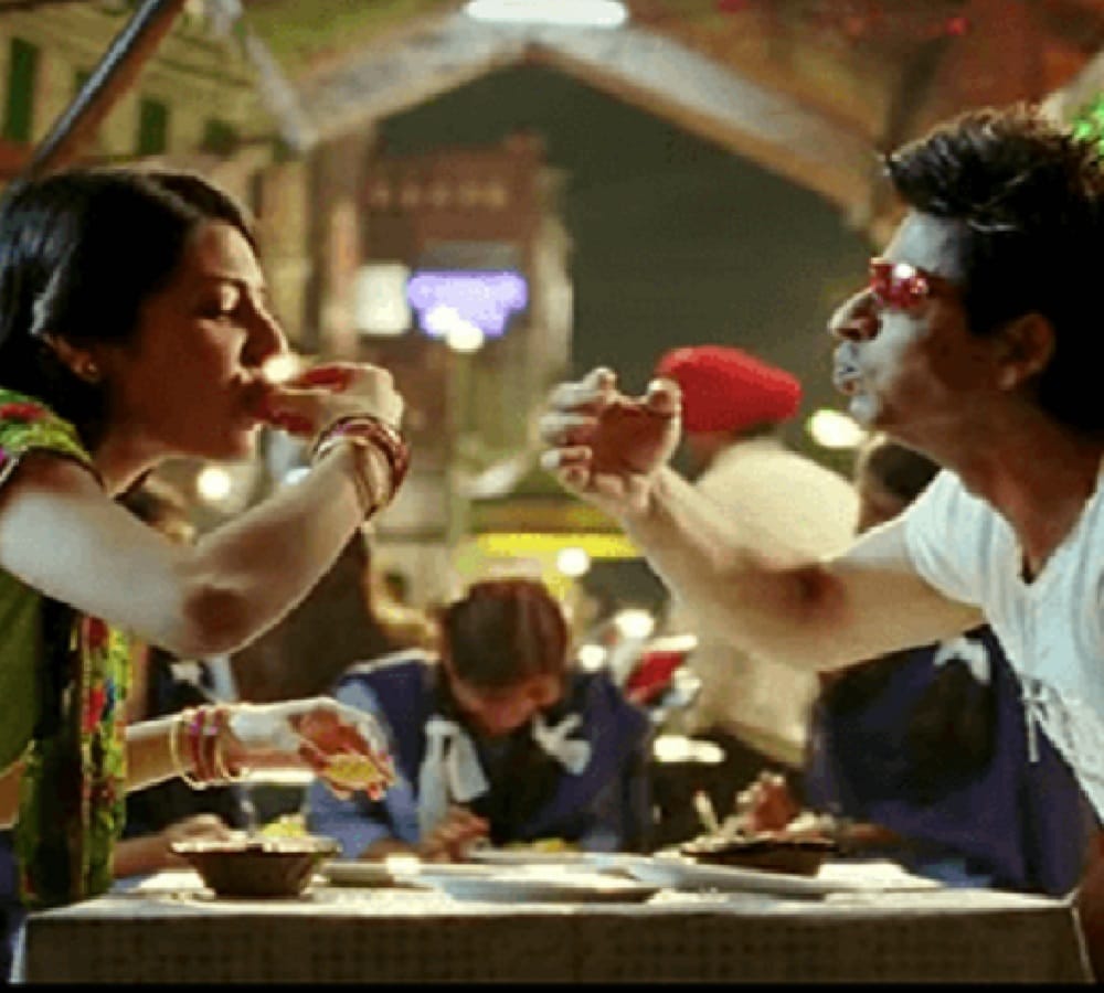 A hotel selling golgappas on shocking price in delhi