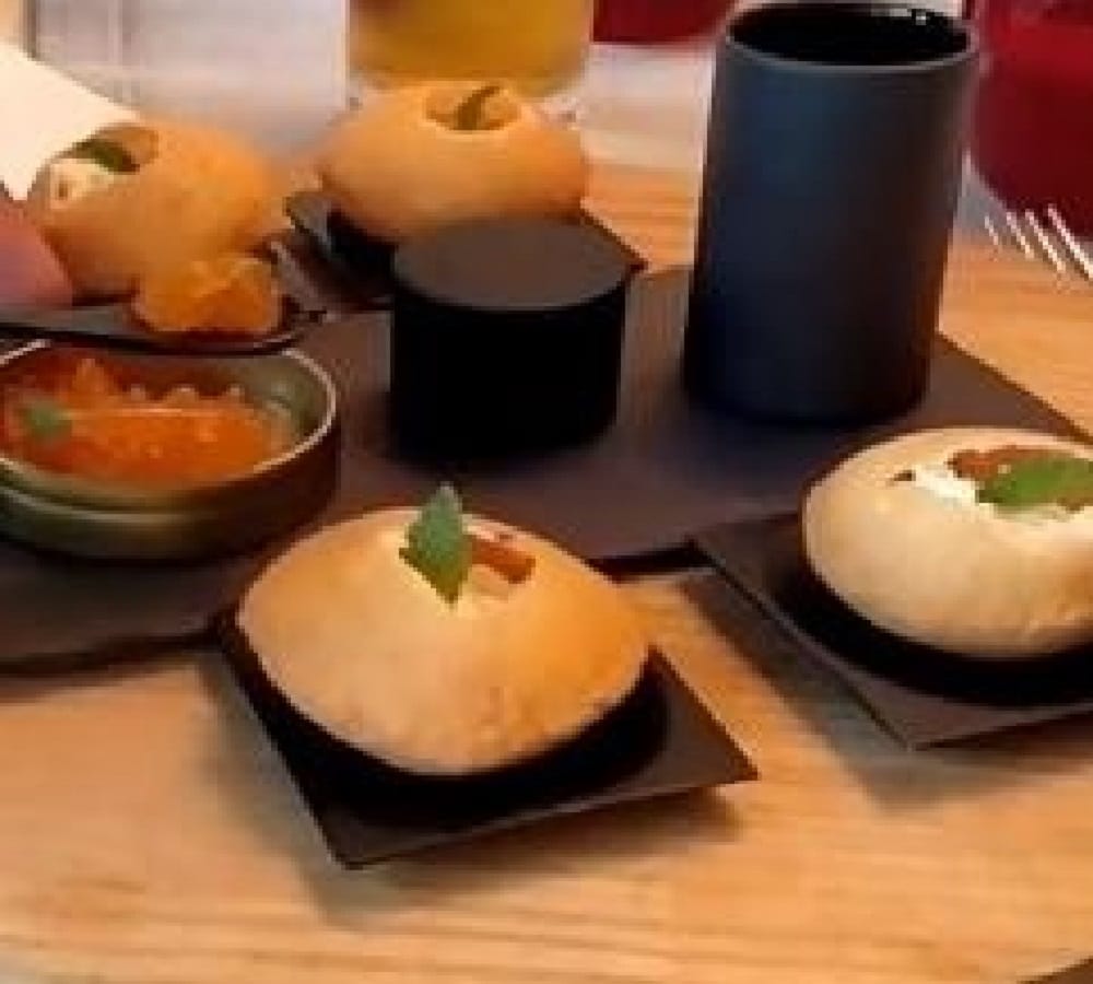 A hotel selling golgappas on shocking price in delhi