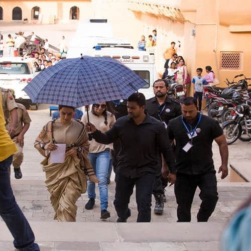 From The Sets Of Manikarnika, Kangana Ranaut's pics are buzzing internet
