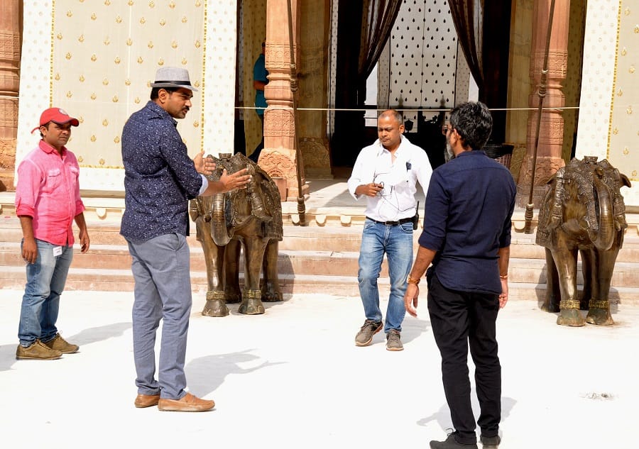 Kangna Runout is shooting at Aamer Mahal, Crowd of fans also there
