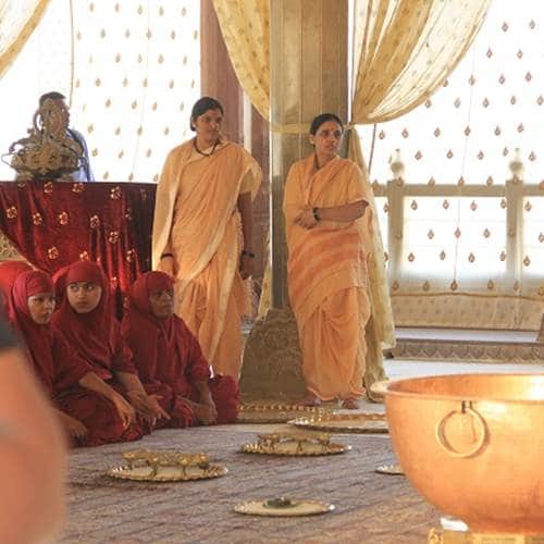 From The Sets Of Manikarnika, Kangana Ranaut's pics are buzzing internet