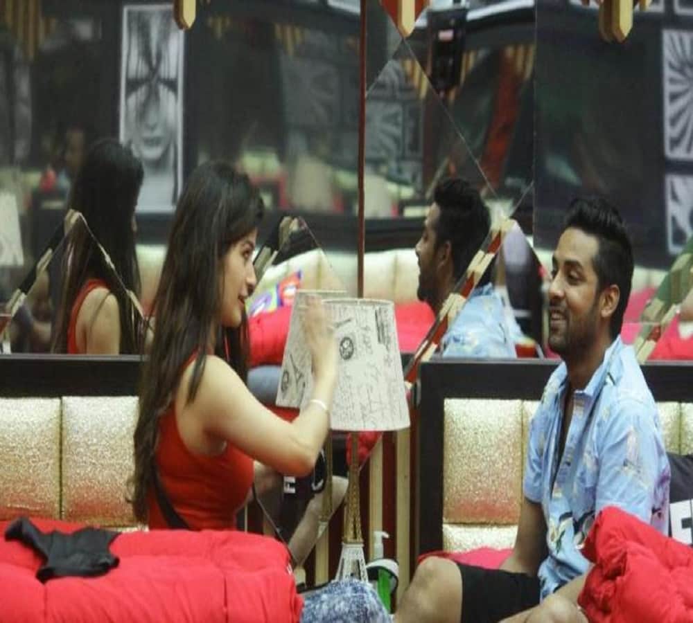 big boss contestants puneesh and bandagi kissed each other during show