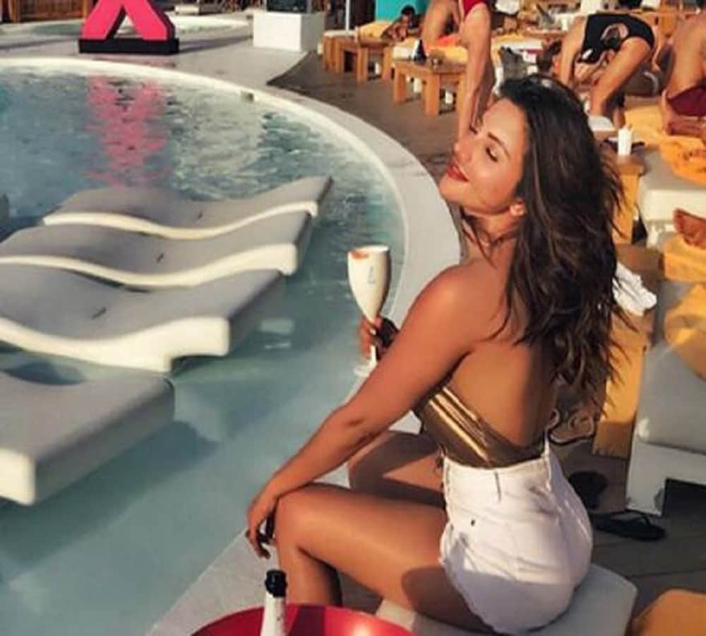  shama sikandar bikini photos from dubai viral on social media 