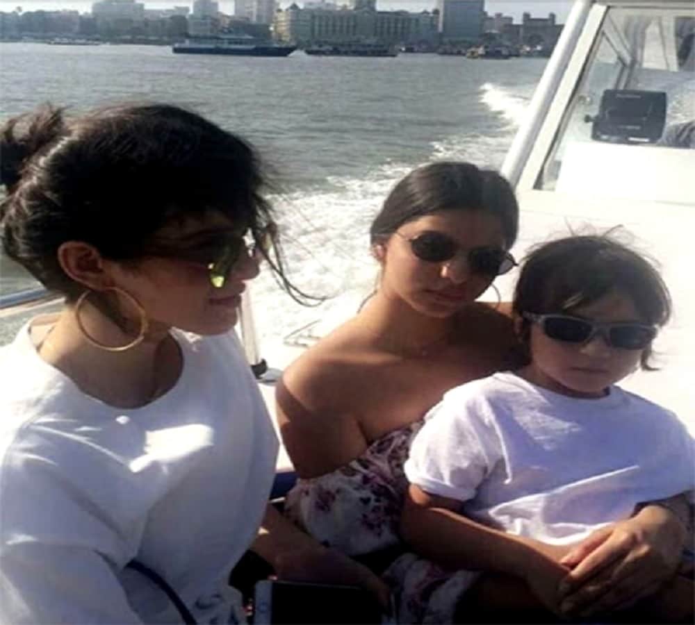 shahrukh khan's son AbRam and daughter Suhana are enjoyed on his 26th anniversary in mumbai