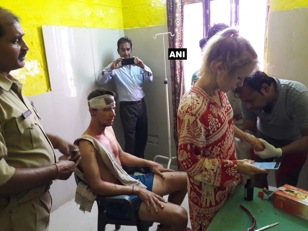 up police gift for swiss tourist attacked in agra 