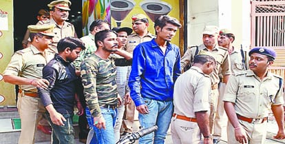 Hotel in raid, hookah mixed with addictive flavors, five arrested