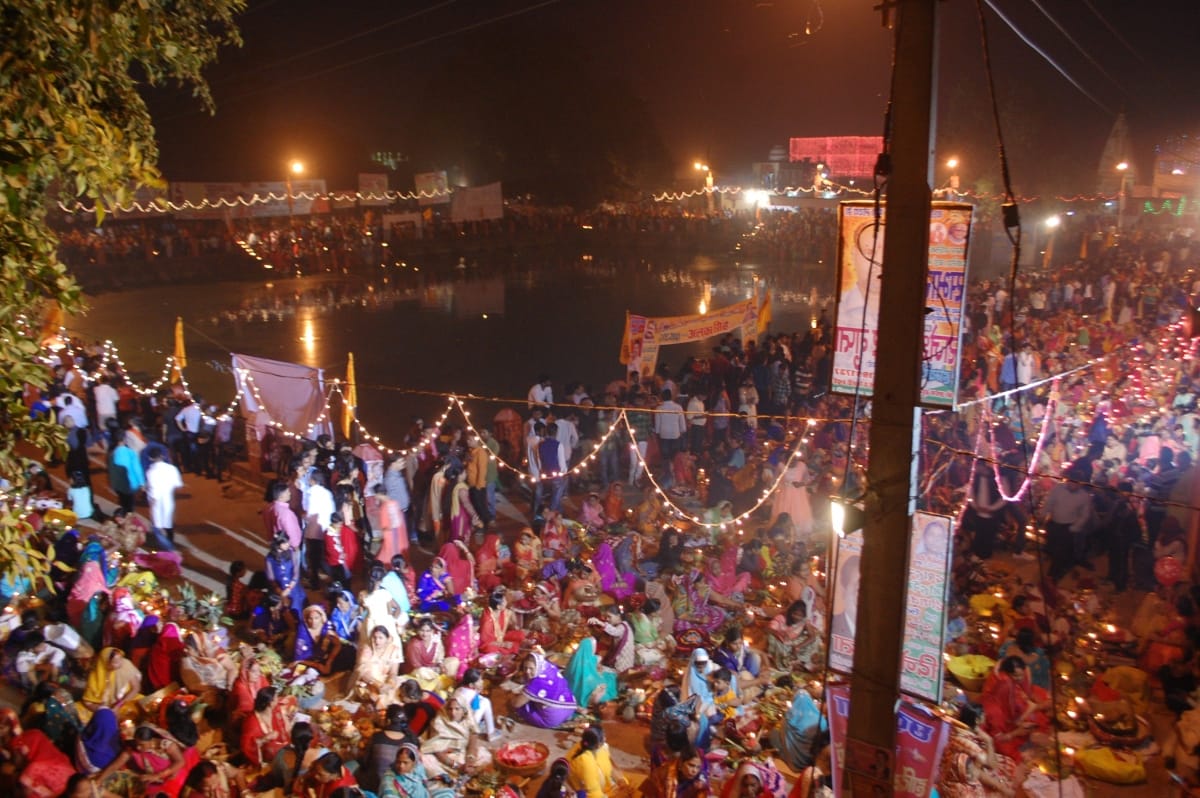 आस्था के आगे गिरी मजहब की दीवार