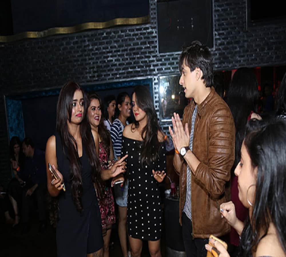 tv actress Shivangi Joshi looking too hot in her boyfriend's birthday party