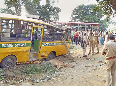 क्षतिग्रस्त बस।