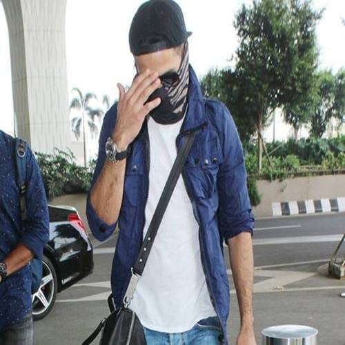 Shahid Kapoor new look of shaved hair and beard as spotted in Mumbai airport