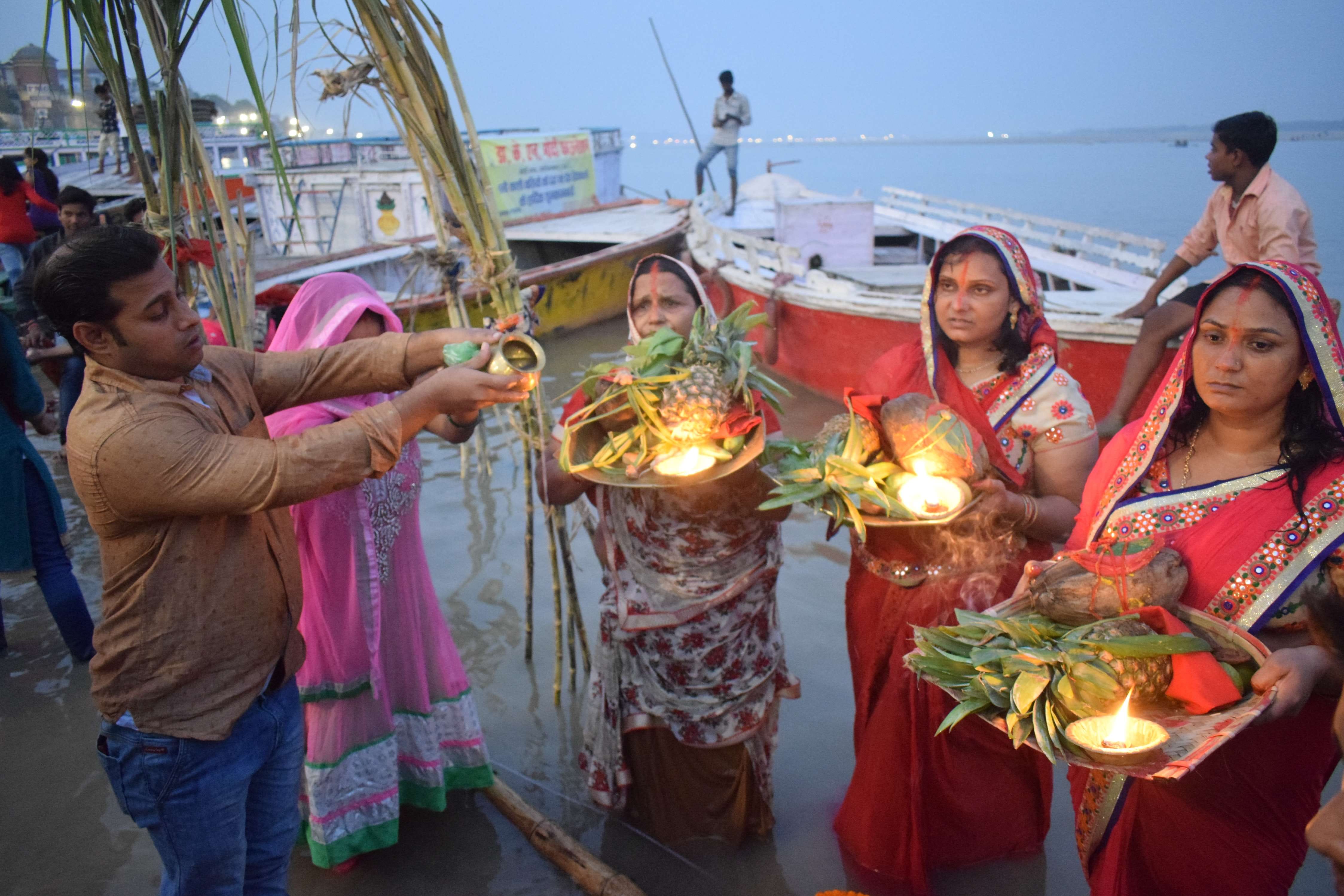 Chhath festival was celebrated with fanfare in varanasi