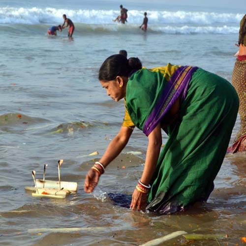 kartik purnima 2017 importance of ganga snan and worship of lord vishnu