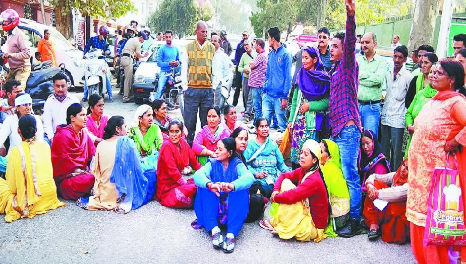 परिजनों के हंगामे और चक्का जाम के बाद दर्ज हुआ हत्या का मुकदमा