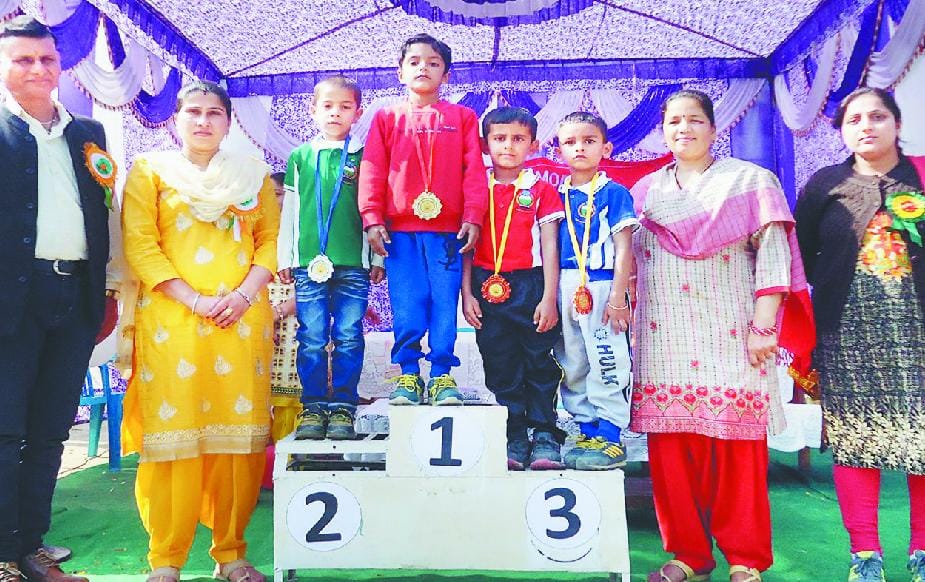 100 मीटर दौड़ में मिष्ठी और इशांत दौड़े सबसे तेज