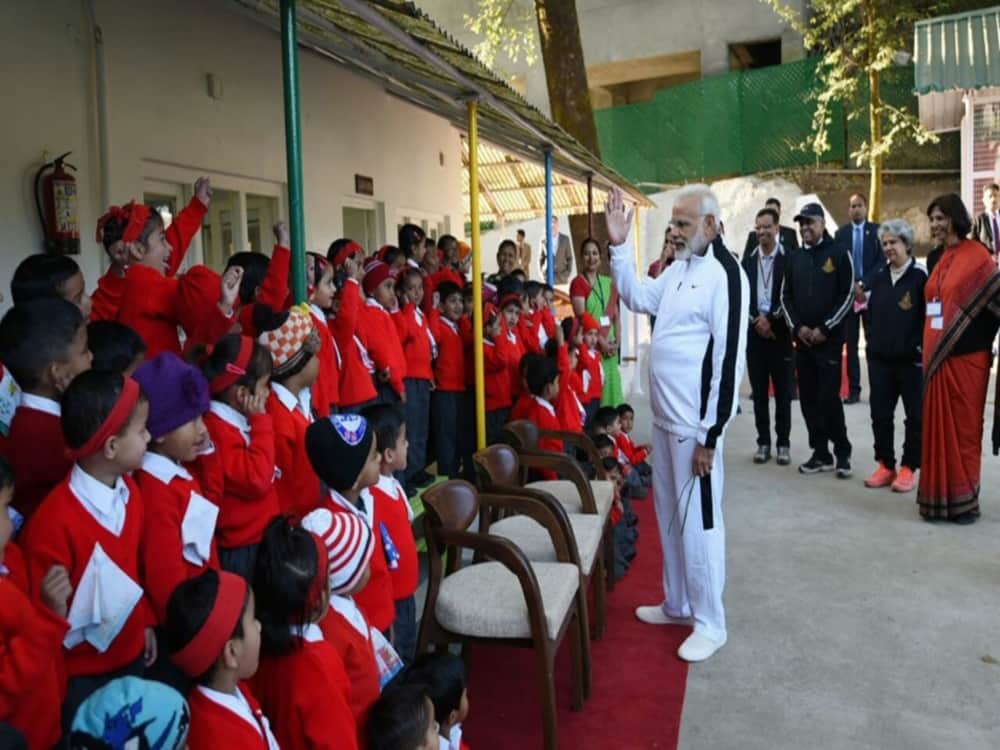 prime minister narendra modi photos with childrens in mussoorie