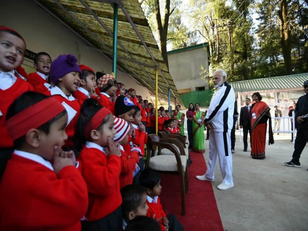 prime minister narendra modi photos with childrens in mussoorie
