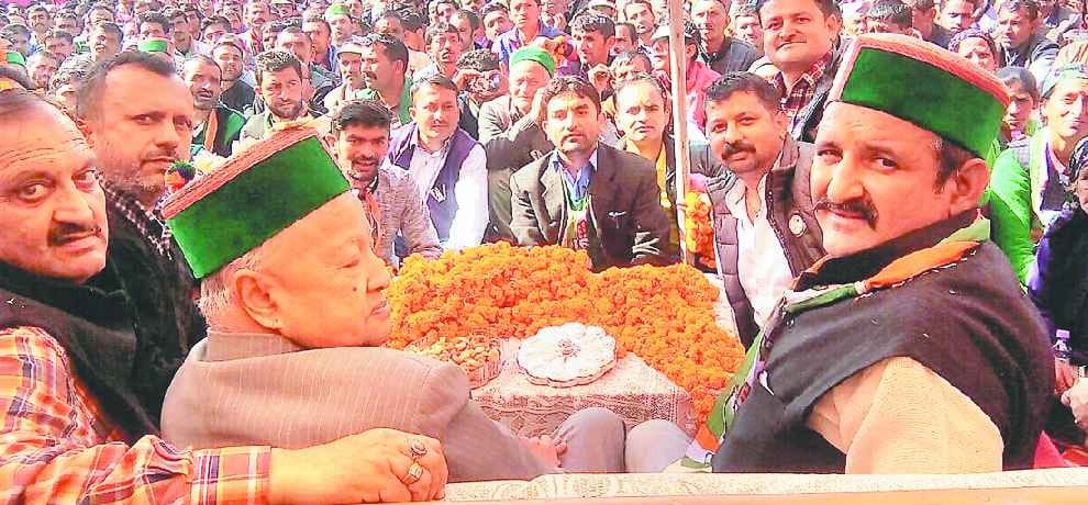 ओछे हथकंडे अपना रहे भाजपा नेता : सीएम