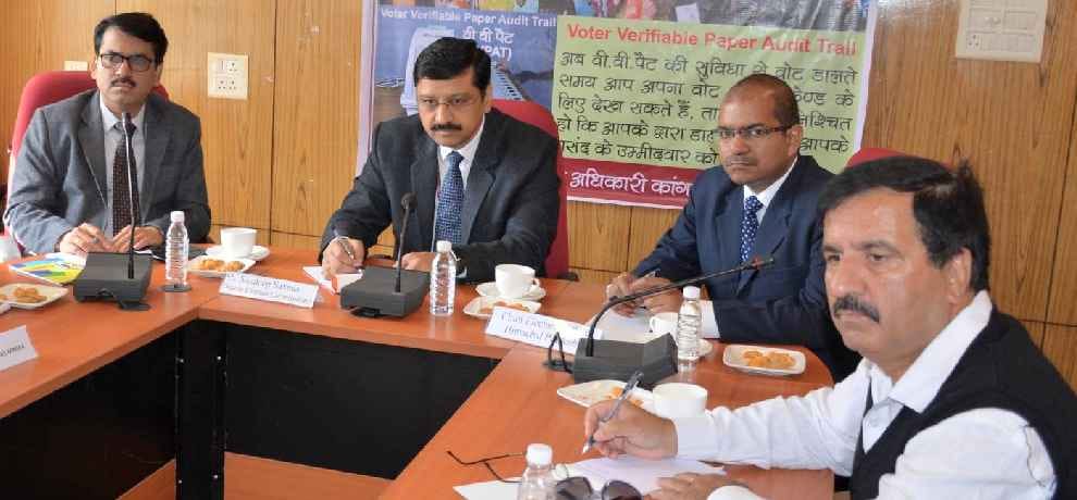 चुनाव आयोग ने लिये राजनीतिक दलों के सुझाव