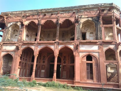 reason for attacking swiss tourist in agra
