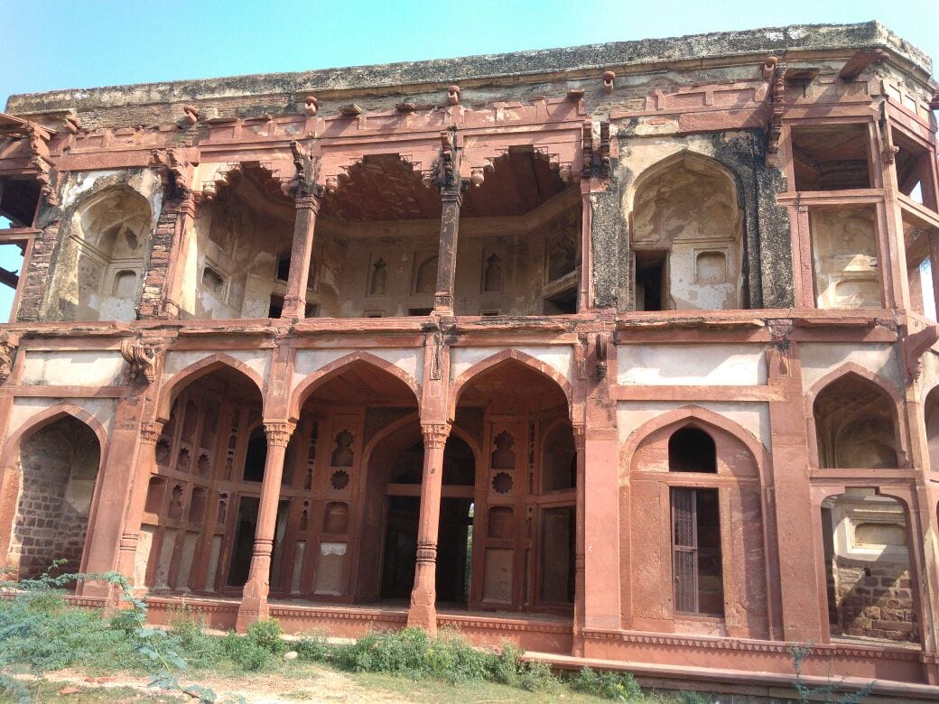 Asi Will Preserve Seven Thousand Year Old Rock Painting In Fatehpur Sikri